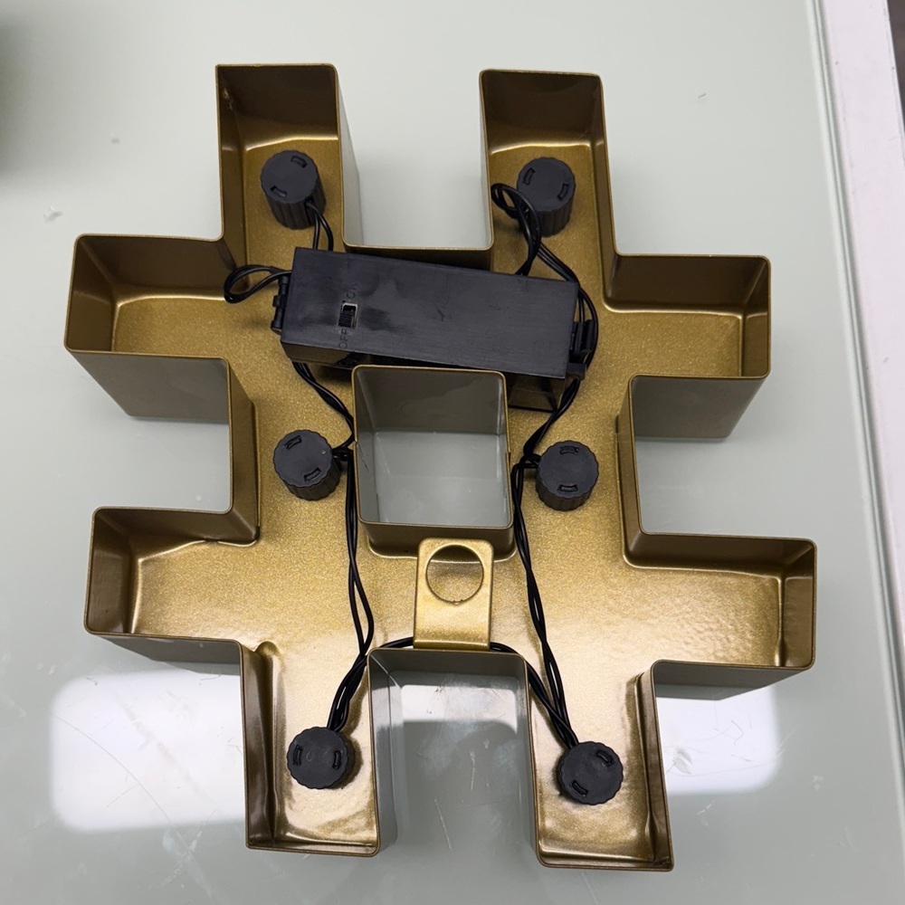 Gold LED Wall Decor Set - Picture 4 of 7